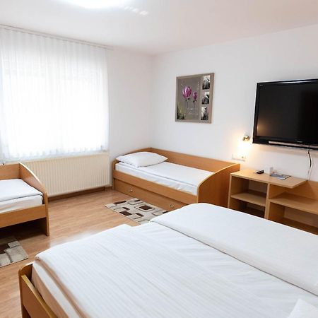 Apartmaji In Sobe Ramar Hotel Straza Bagian luar foto