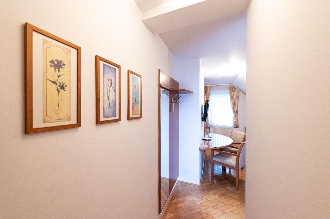 Apartmaji In Sobe Ramar Hotel Straza Bagian luar foto