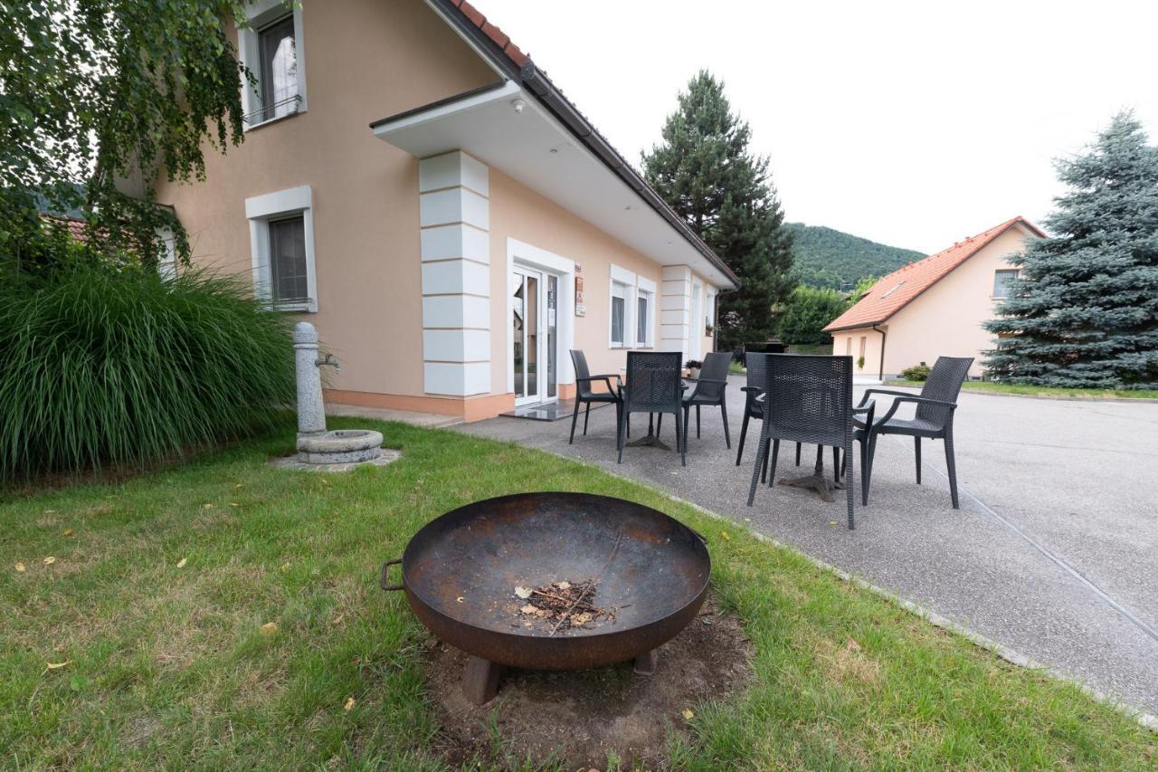 Apartmaji In Sobe Ramar Straza Bagian luar foto