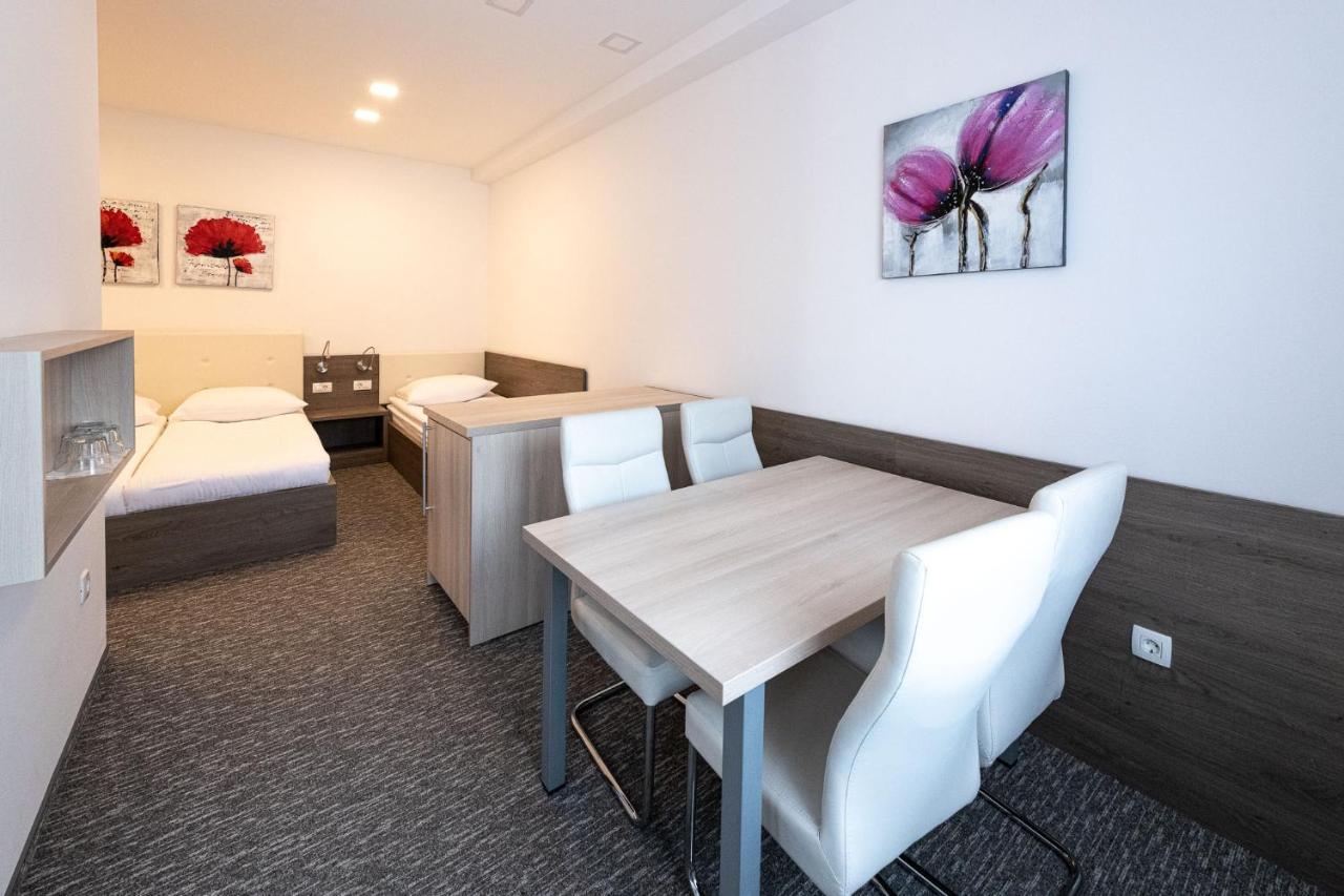 Apartmaji In Sobe Ramar Straza Bagian luar foto