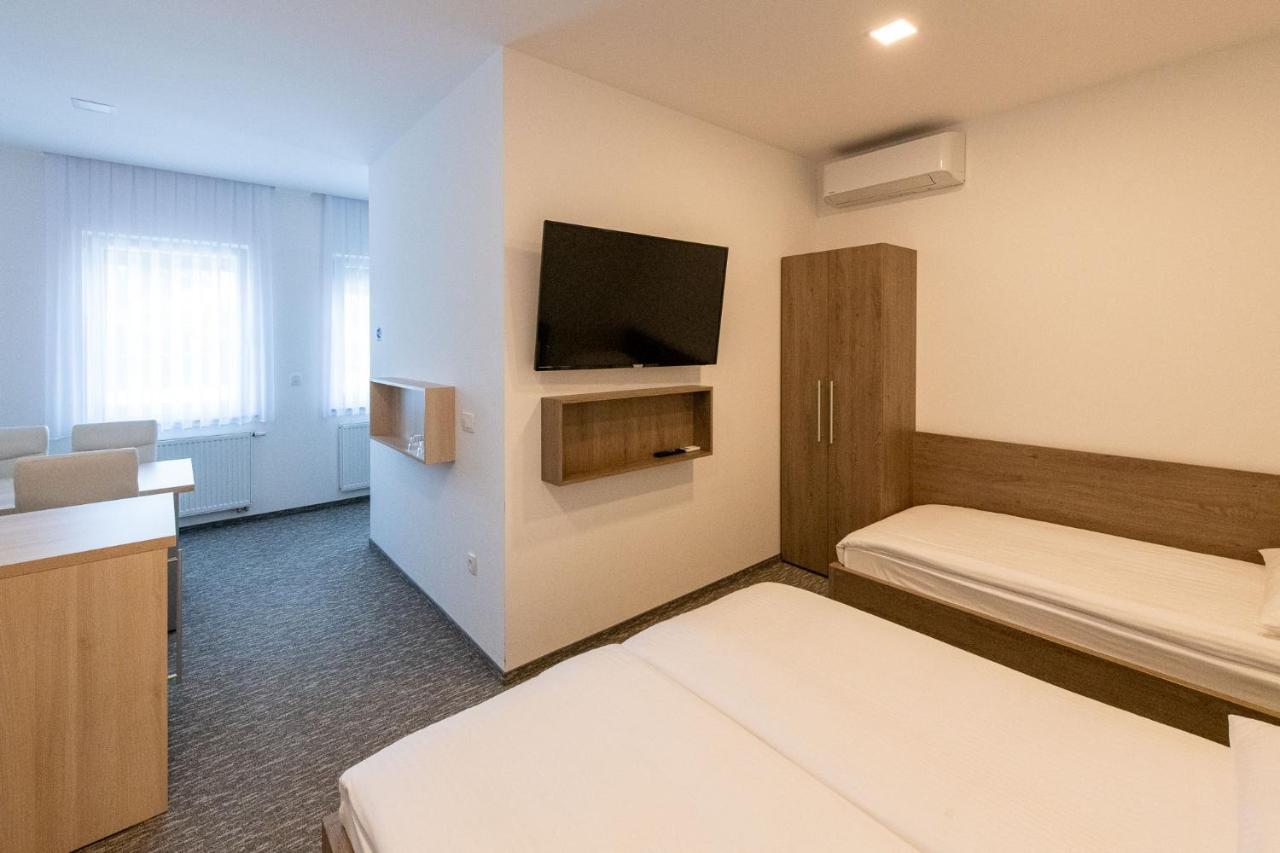 Apartmaji In Sobe Ramar Hotel Straza Bagian luar foto