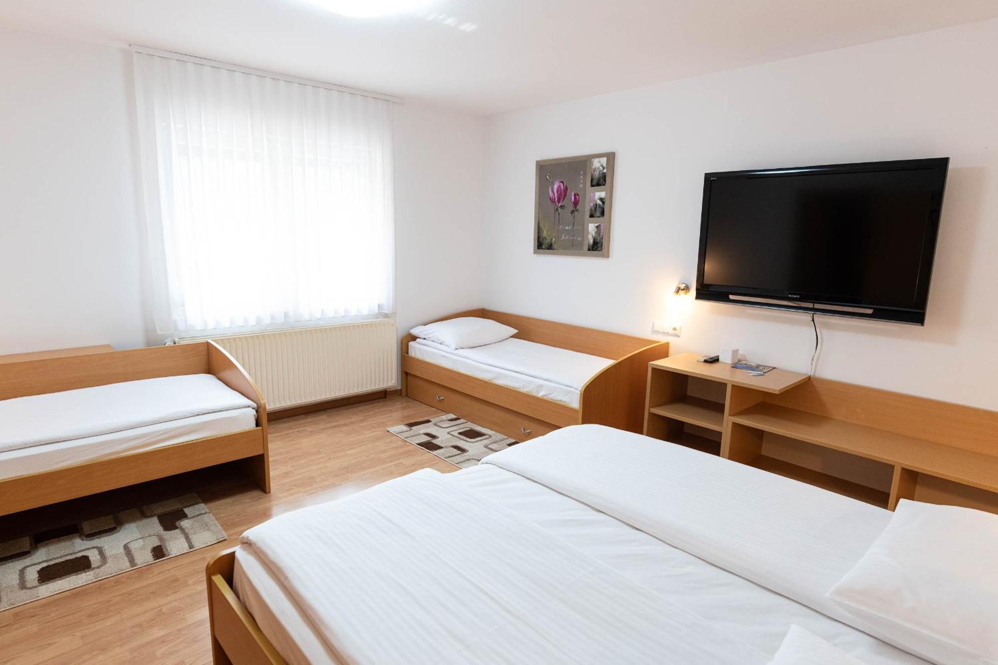 Apartmaji In Sobe Ramar Hotel Straza Bagian luar foto