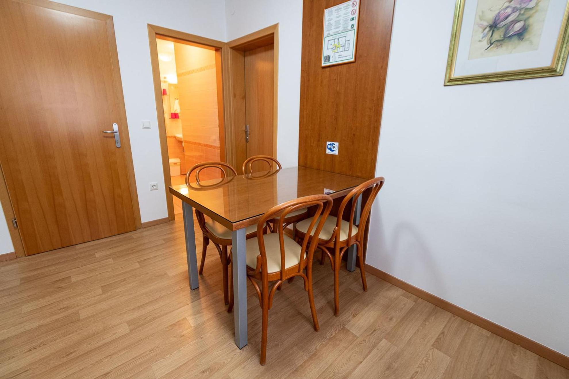 Apartmaji In Sobe Ramar Hotel Straza Bagian luar foto