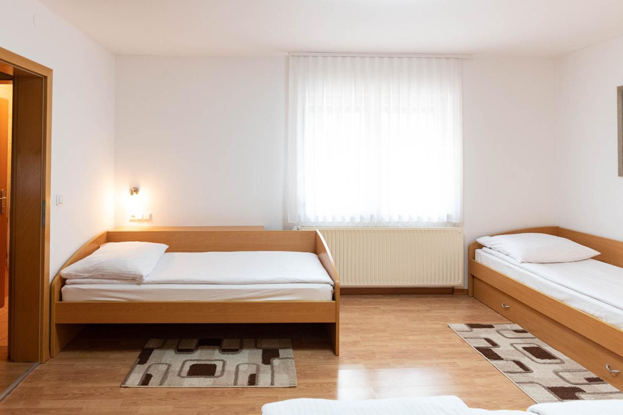 Apartmaji In Sobe Ramar Hotel Straza Bagian luar foto