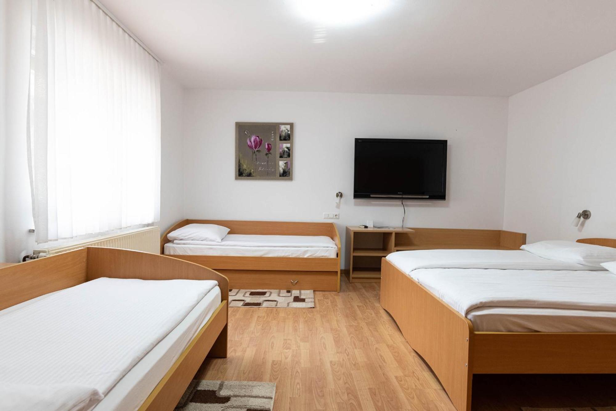 Apartmaji In Sobe Ramar Hotel Straza Bagian luar foto