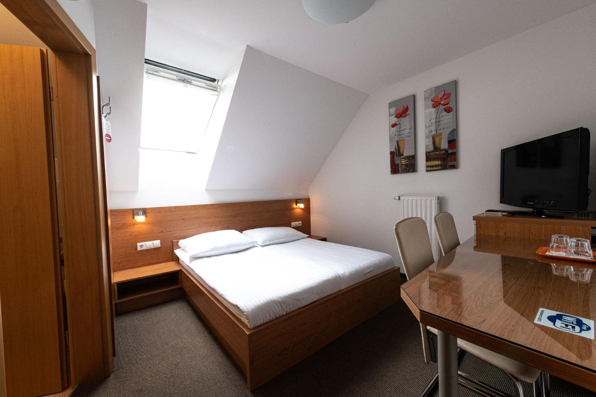 Apartmaji In Sobe Ramar Straza Bagian luar foto