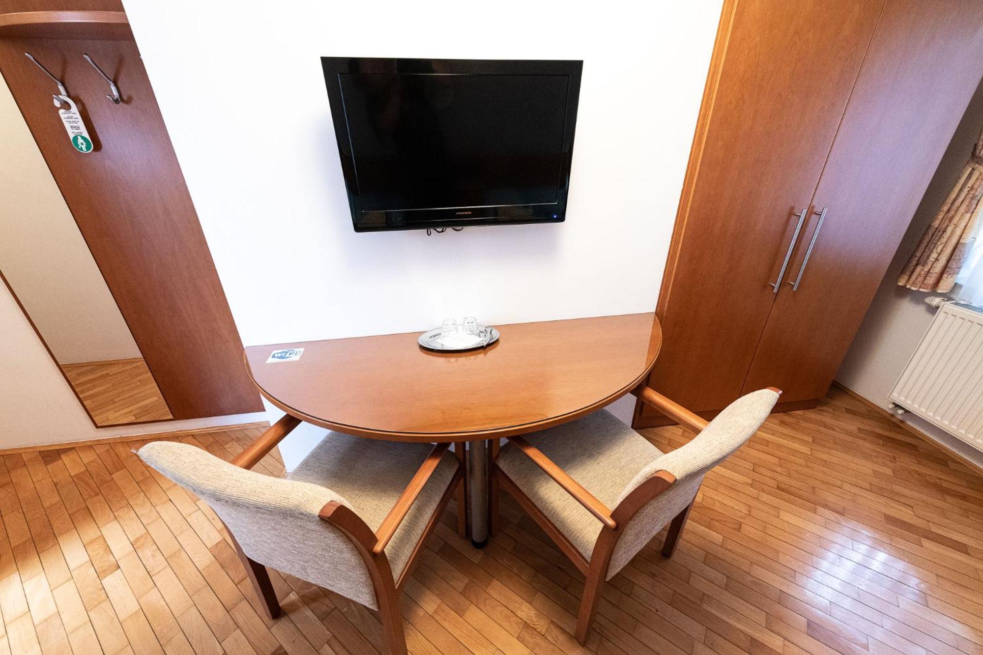 Apartmaji In Sobe Ramar Straza Bagian luar foto