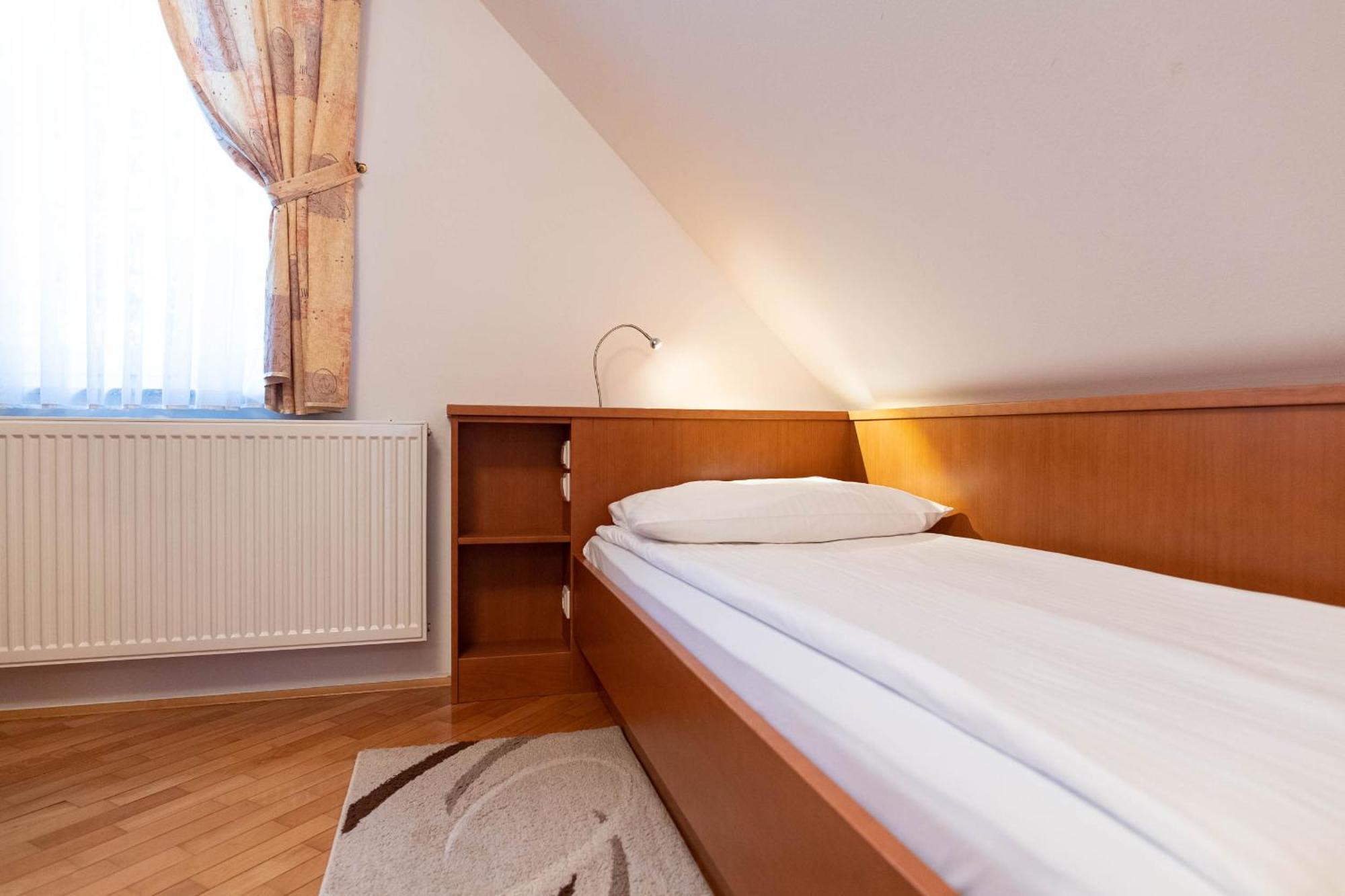 Apartmaji In Sobe Ramar Hotel Straza Bagian luar foto