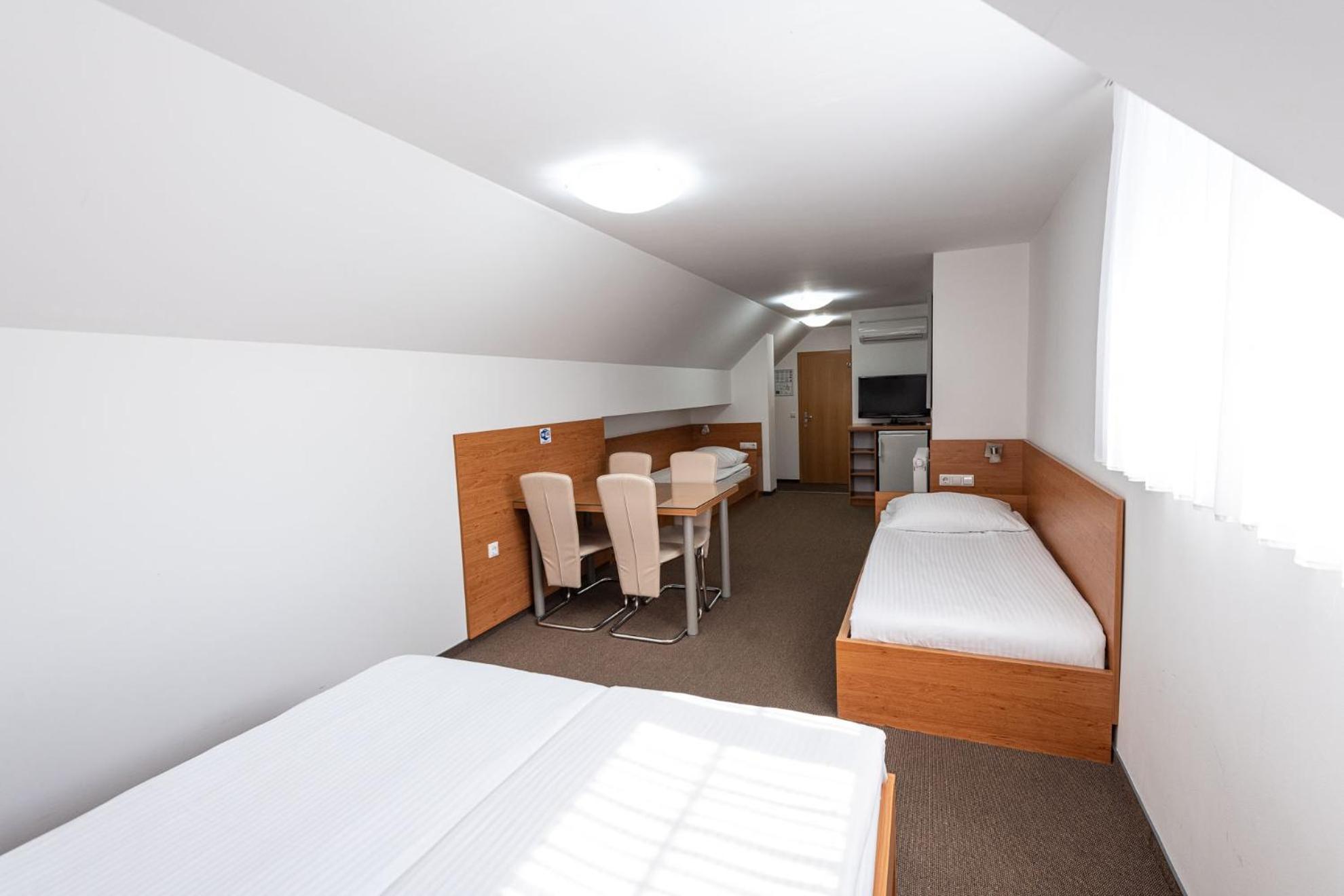 Apartmaji In Sobe Ramar Straza Bagian luar foto