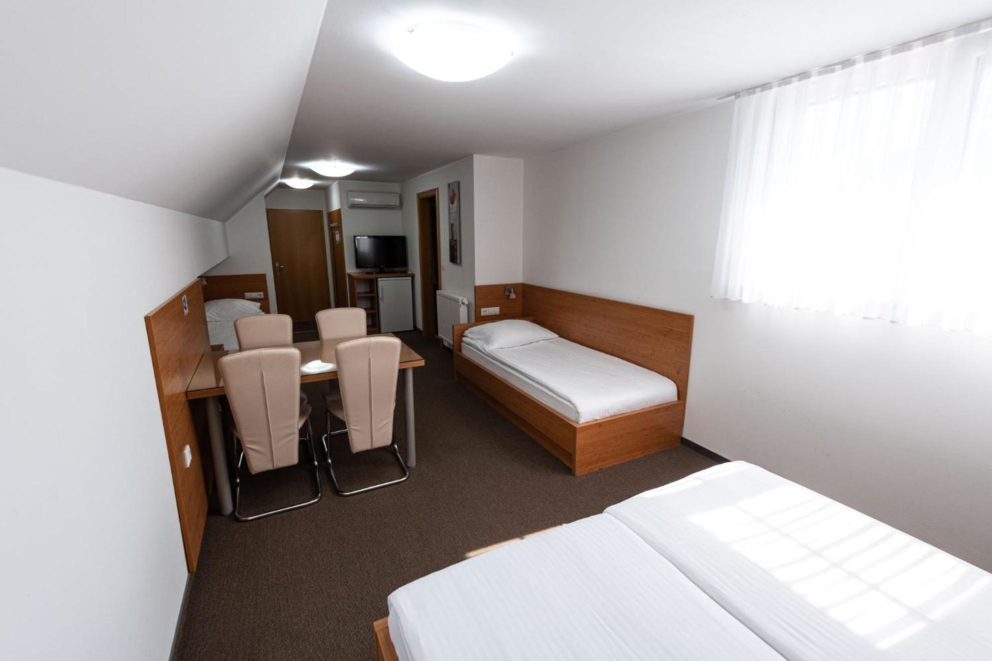 Apartmaji In Sobe Ramar Hotel Straza Bagian luar foto