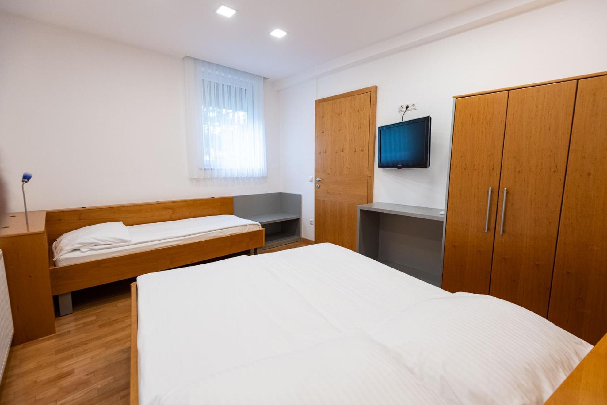 Apartmaji In Sobe Ramar Hotel Straza Bagian luar foto